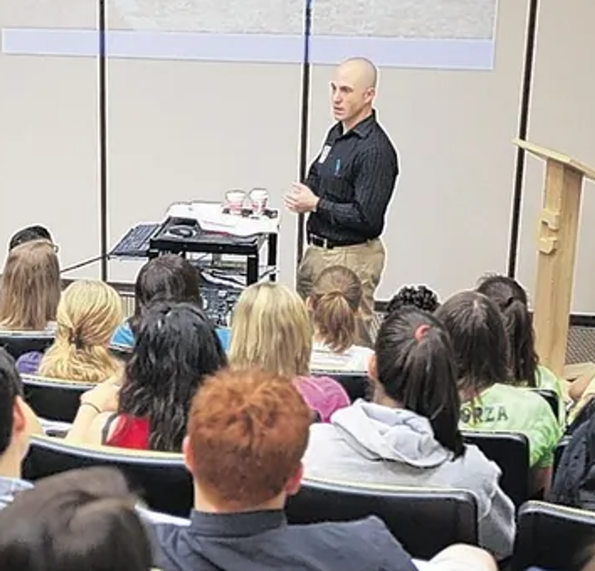 Former Peace Corps volunteer tells teens of poverty in Ecuador